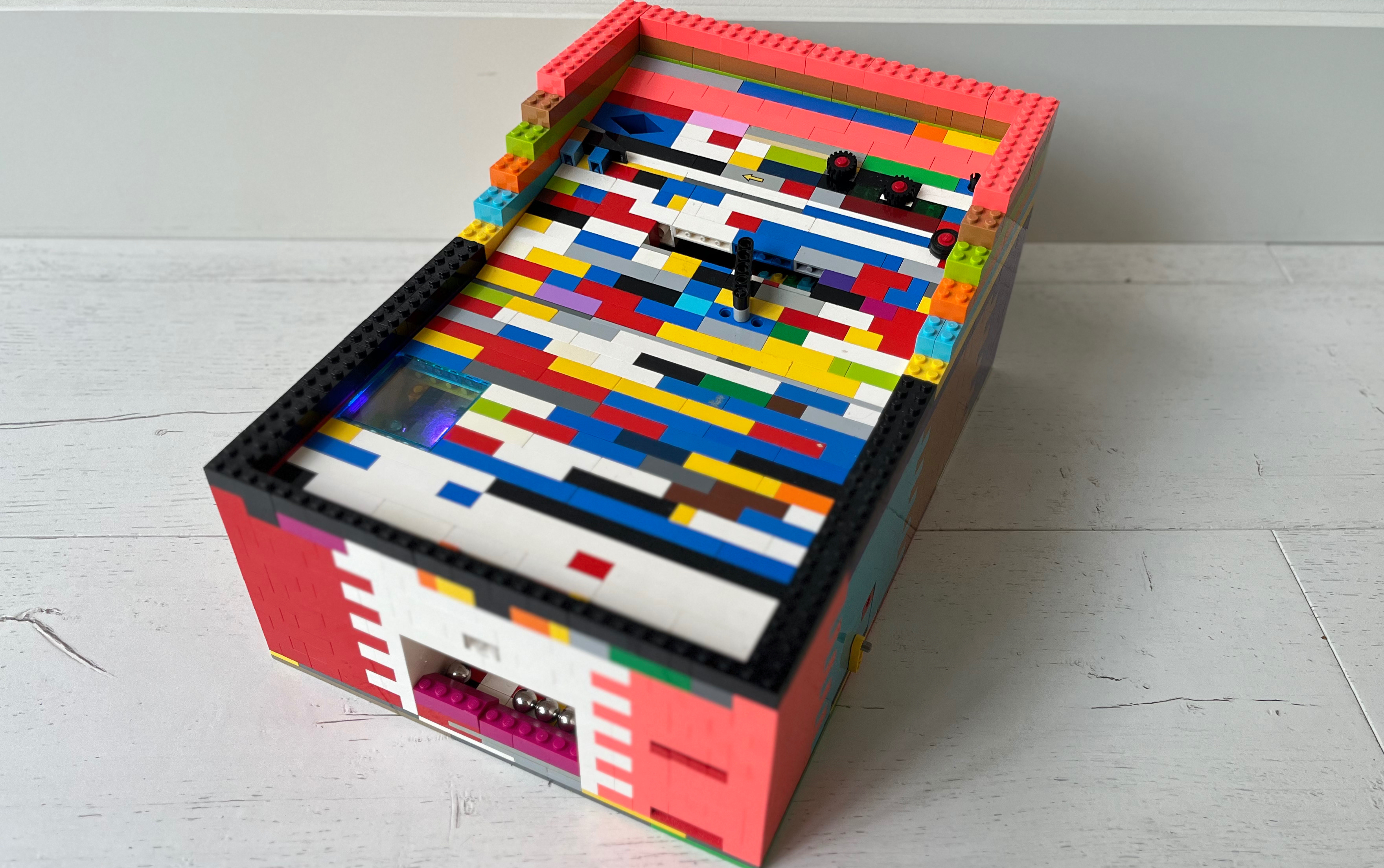 De negende versie van mijn zelfgemaakte Lego SkeeBall Machine!